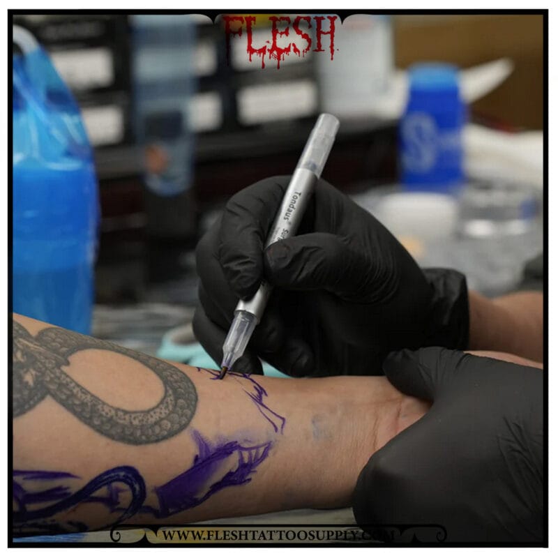 ماژیک طراحی روی پوست